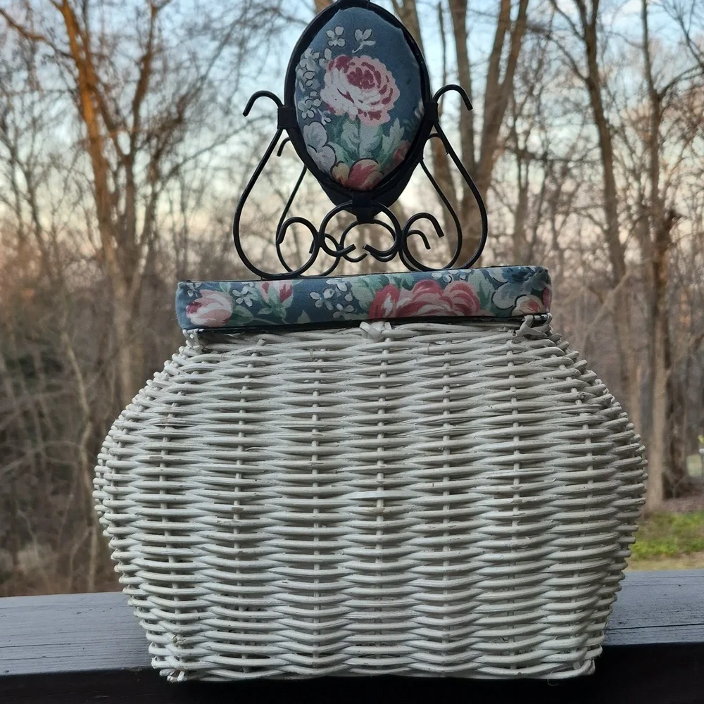 Vintage WhiteWicker Nesting Floral Quilt Metal Handle Basket